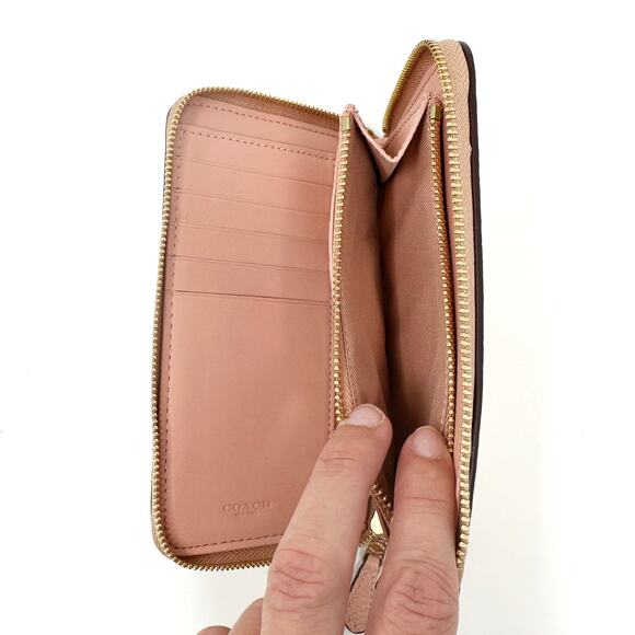 Coach Medium Id Zip Wallet in Shell Pink Leather C4124 - Picture 5 of 9